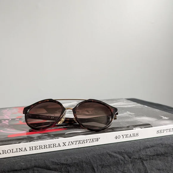 Stylish Tortoise Shell Sunglasses - Picture 3 of 6